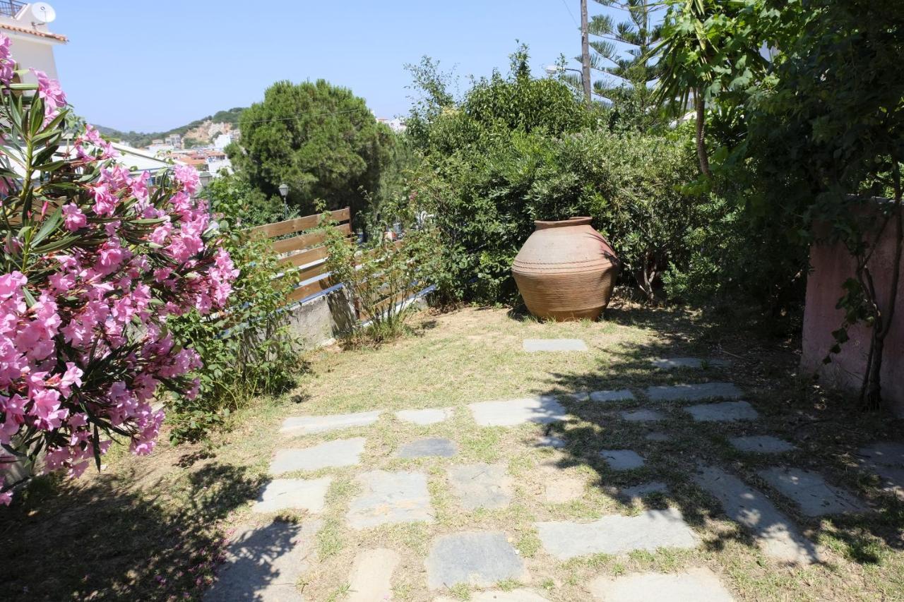 Taxiarchis Apartments Skiathos Town Ngoại thất bức ảnh