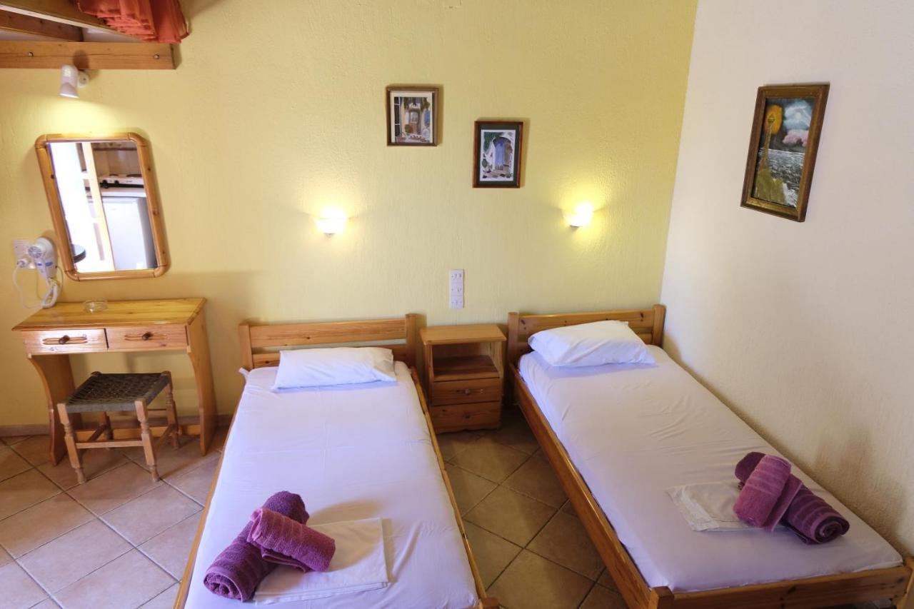 Taxiarchis Apartments Skiathos Town Ngoại thất bức ảnh
