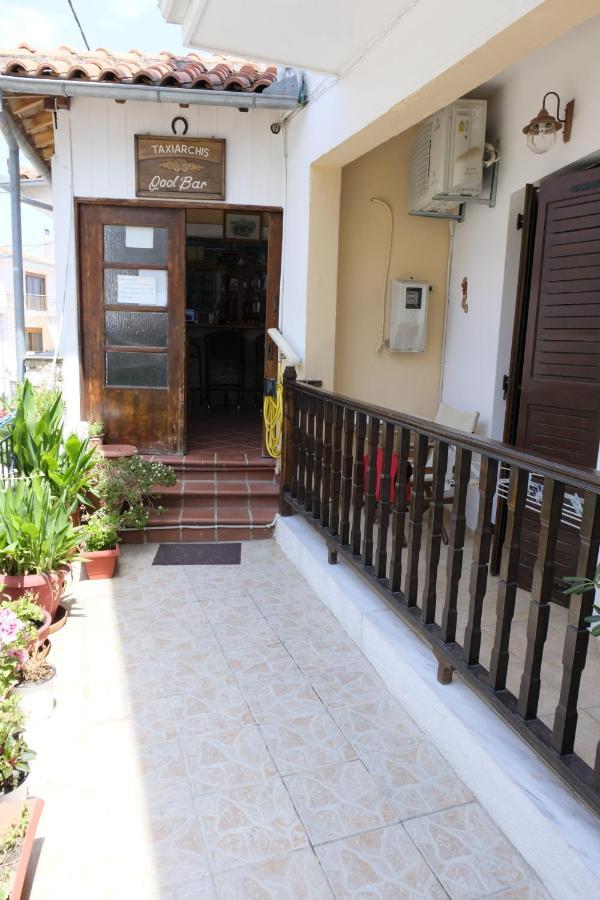 Taxiarchis Apartments Skiathos Town Ngoại thất bức ảnh