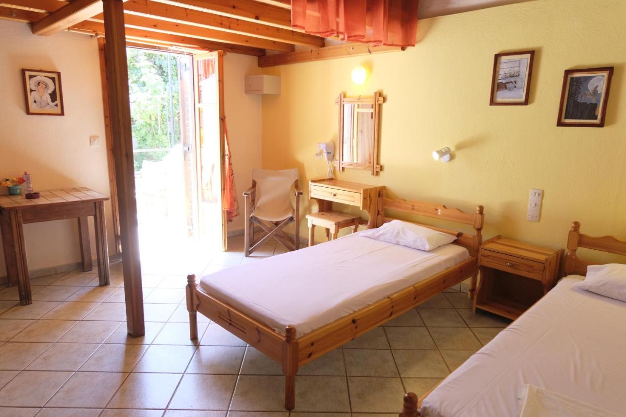 Taxiarchis Apartments Skiathos Town Ngoại thất bức ảnh