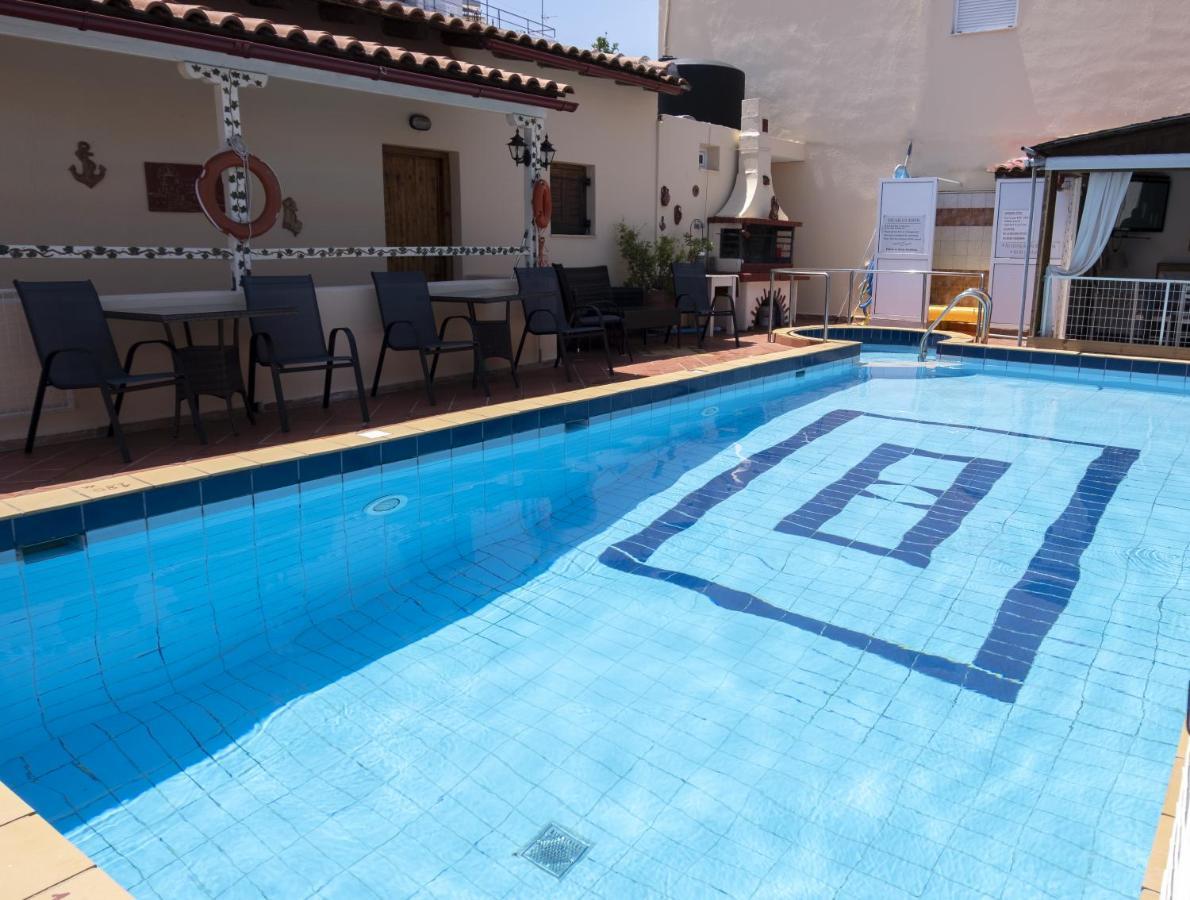 Taxiarchis Apartments Skiathos Town Ngoại thất bức ảnh