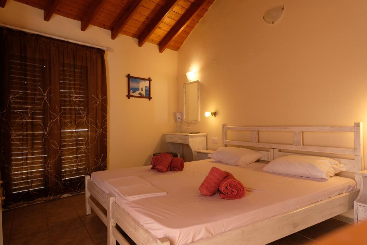 Taxiarchis Apartments Skiathos Town Ngoại thất bức ảnh