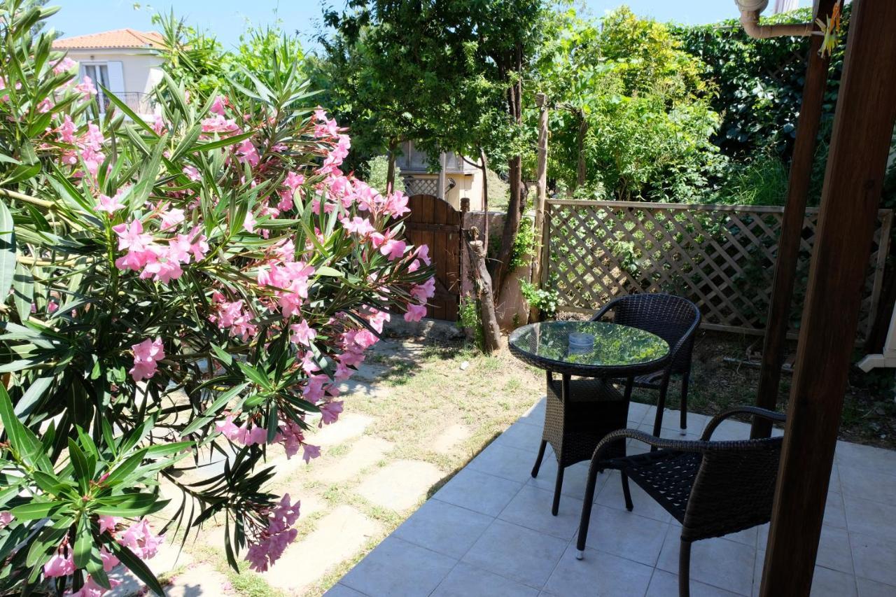 Taxiarchis Apartments Skiathos Town Ngoại thất bức ảnh