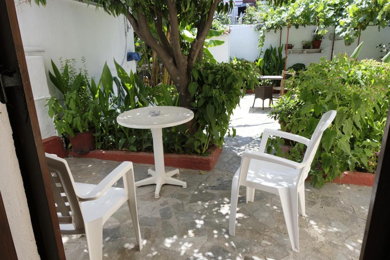 Taxiarchis Apartments Skiathos Town Ngoại thất bức ảnh