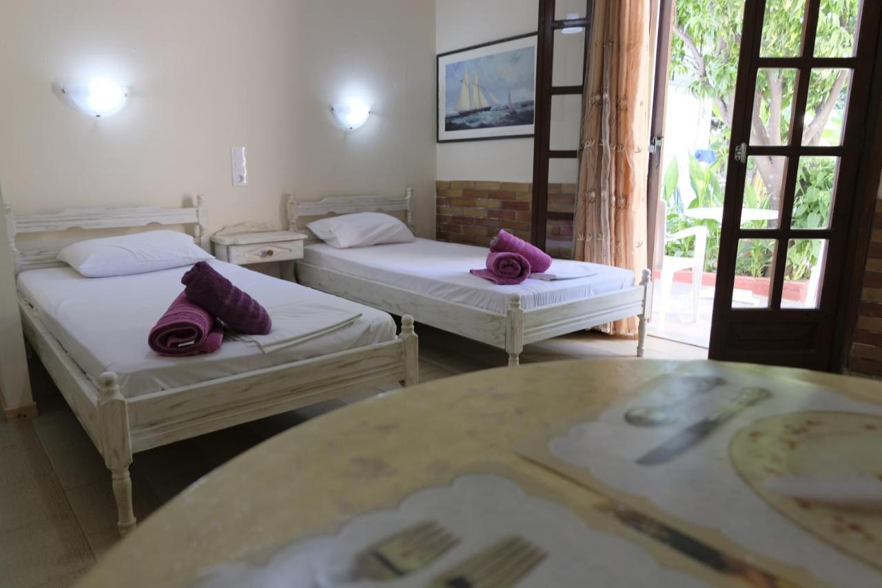Taxiarchis Apartments Skiathos Town Ngoại thất bức ảnh
