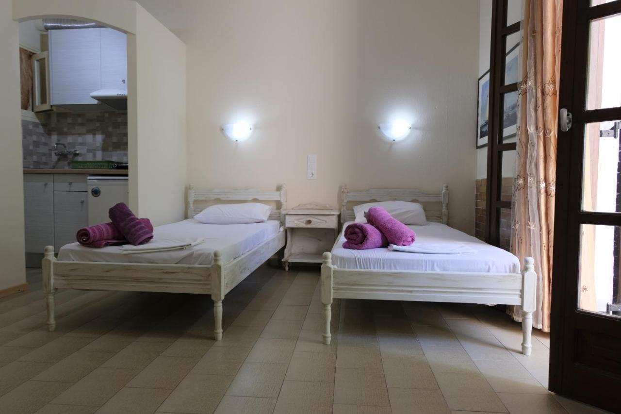 Taxiarchis Apartments Skiathos Town Ngoại thất bức ảnh